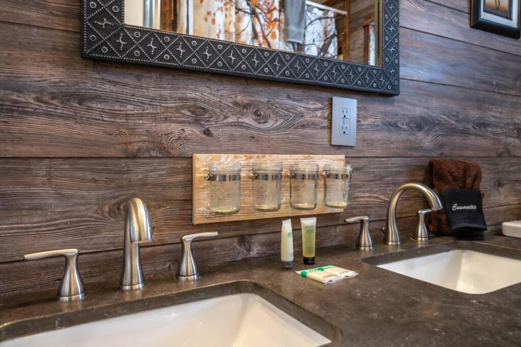 Happy Trails - Cobbly Nob Resort Home Гатлинбург Экстерьер фото
