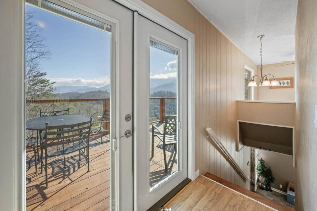 Happy Trails - Cobbly Nob Resort Home Гатлинбург Экстерьер фото