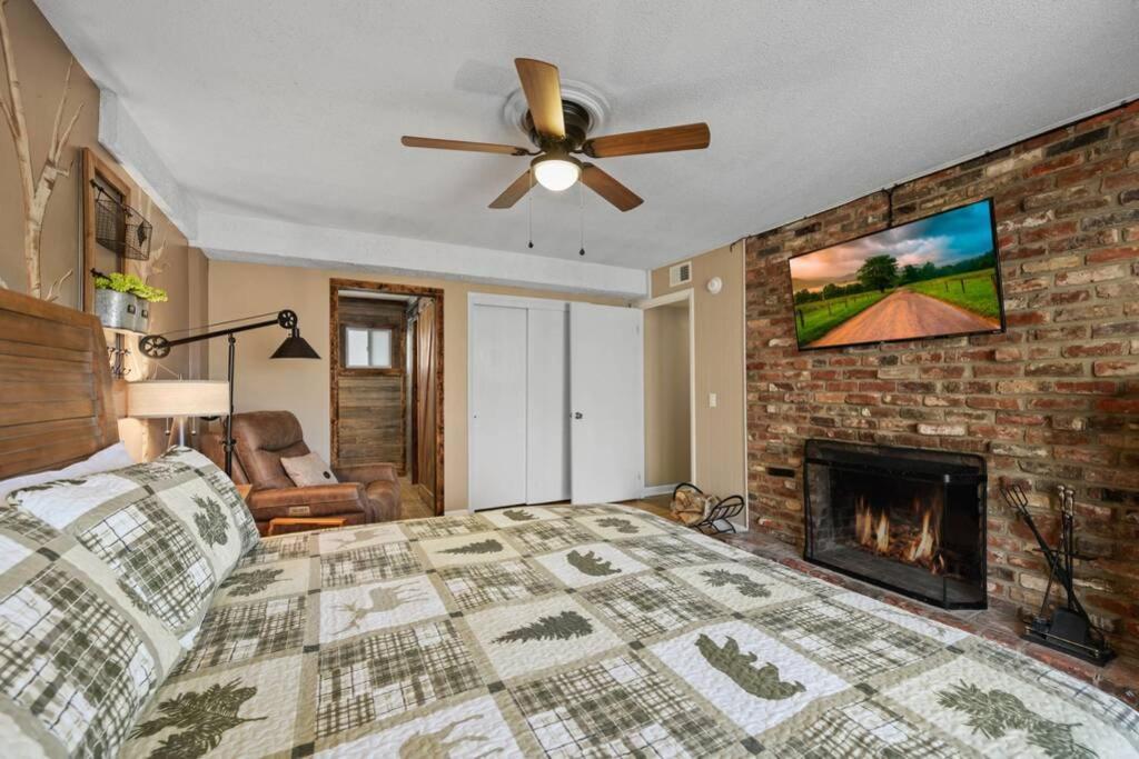 Happy Trails - Cobbly Nob Resort Home Гатлинбург Экстерьер фото