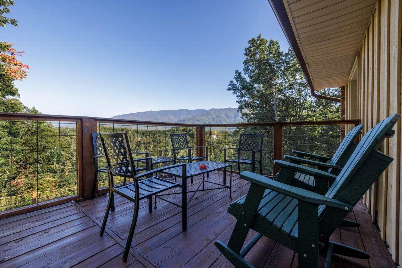 Happy Trails - Cobbly Nob Resort Home Гатлинбург Экстерьер фото